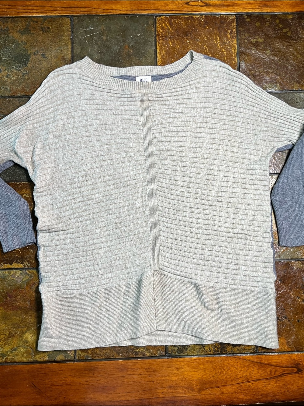 BKE Light Gray Ribbed Short-Sleeve Crewneck Sweater with Heather Gray Sleeves